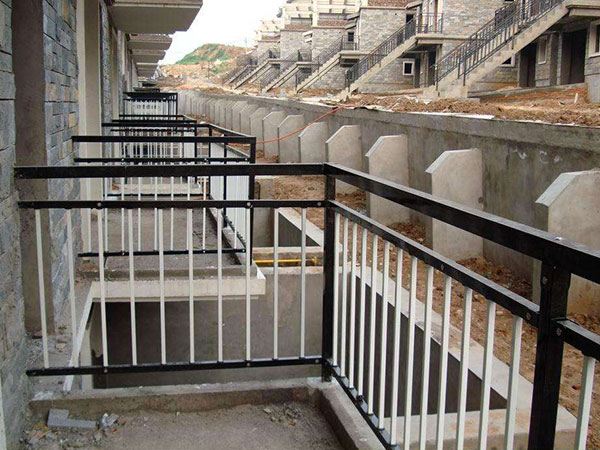 陽(yáng)臺(tái)護(hù)欄圖片1